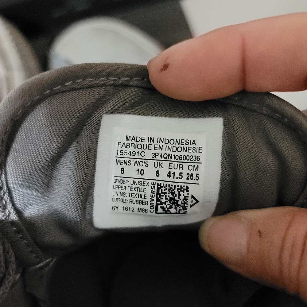 Converse Chuck Taylor, gray, men's sneakers.  Size 8.  (288) - Picture 2 of 6